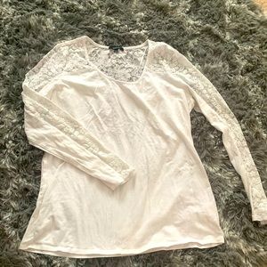 Women’s long sleeve floral sleeved tee